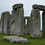 Temukan kisah menarik di balik monumen bersejarah ikonis dunia, mulai dari Colosseum di Roma hingga Taj Mahal di India. Setiap monumen menyimpan cerita yang kaya akan nilai sejarah dan budaya.